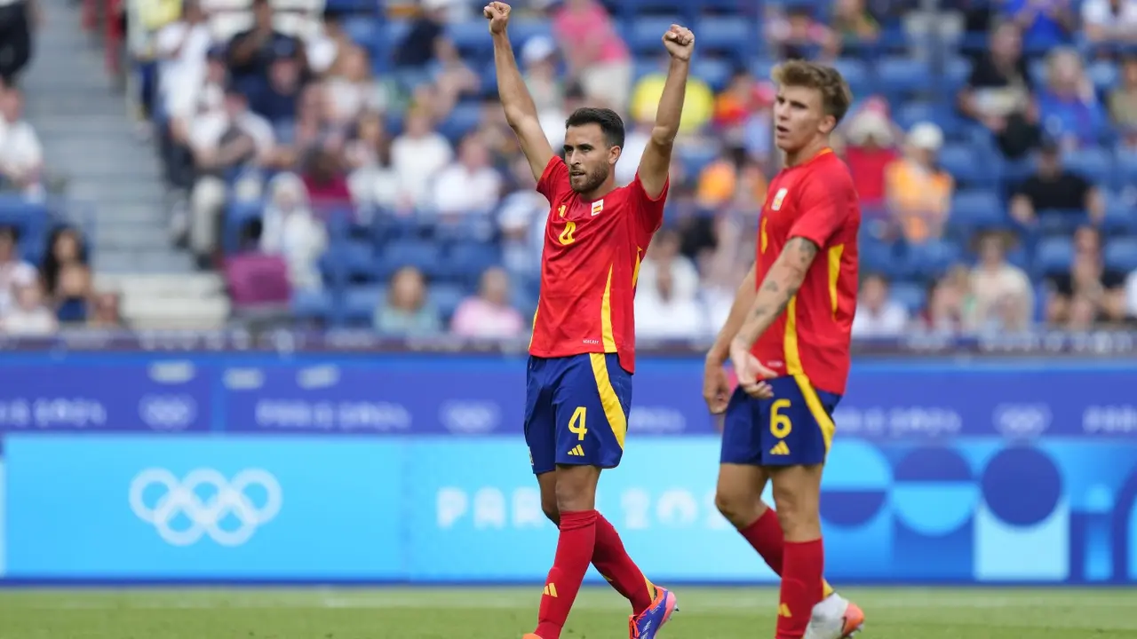 Eric Garc&iacute;a celebra la victoria en el debut en los Juegos. / RFEF