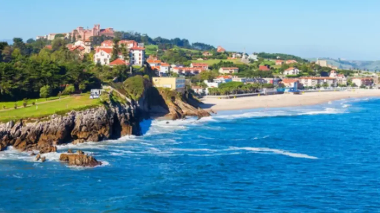 Cantabria se enfrenta a un futuro incierto, donde la erosi&oacute;n costera y la subida del nivel del mar amenazan con transformar su litoral. / A.S.