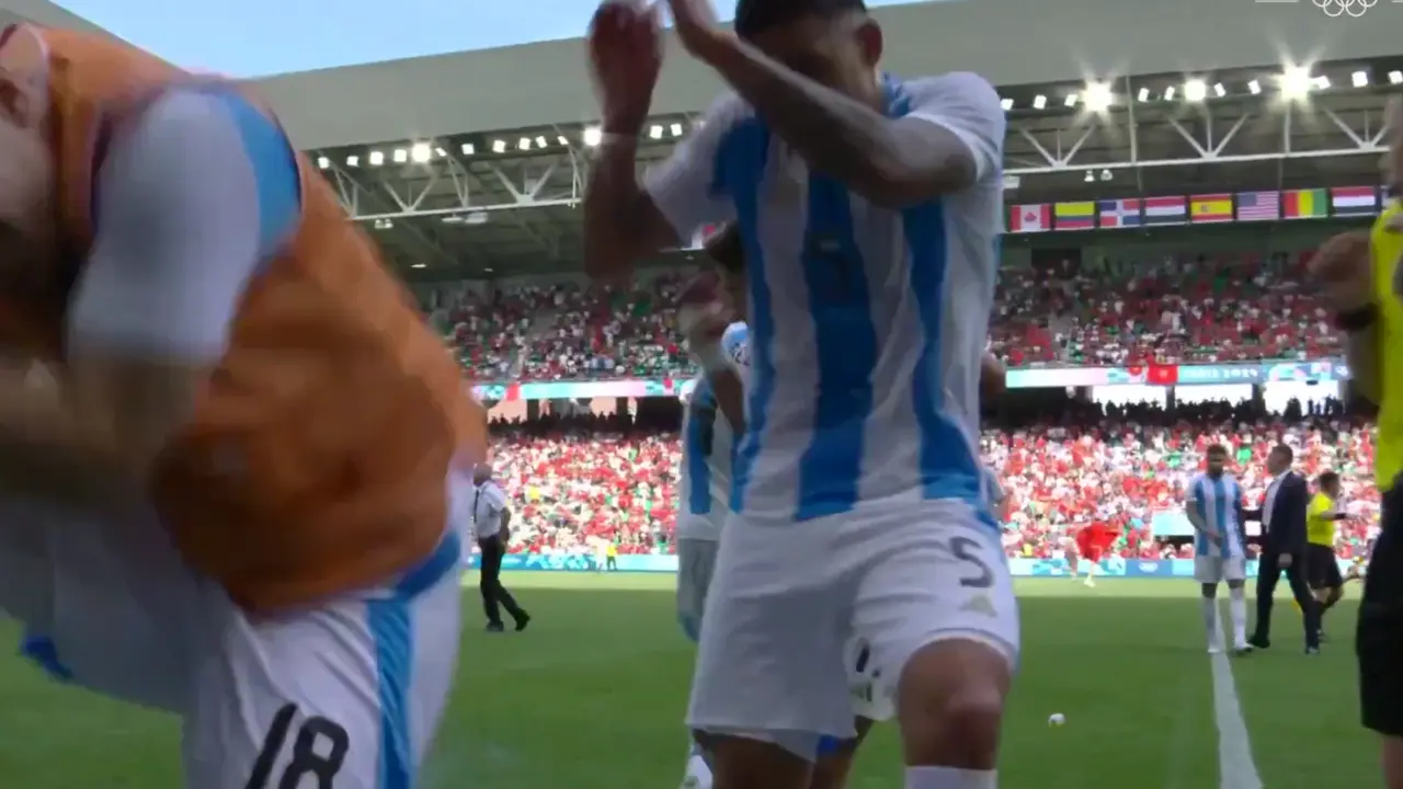 Disturbios en el partido que enfrent&oacute; a Argentina y Marruecos. / X