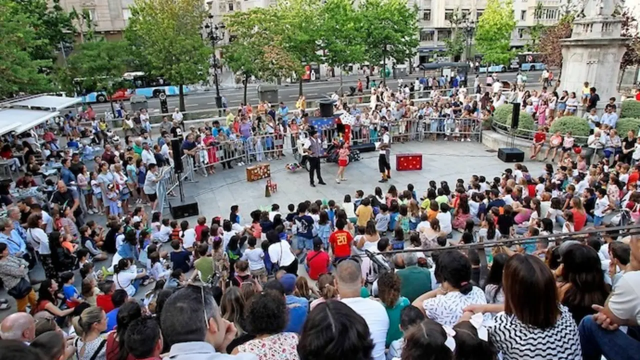La ciudad se llena de vida con actividades para todos los gustos, desde eventos tradicionales y culturales hasta emocionantes conciertos y espect&aacute;culos.