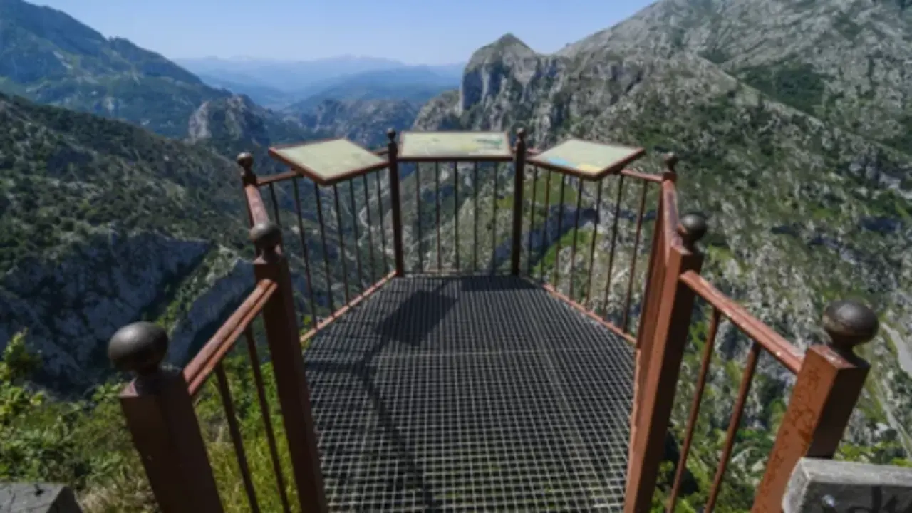 Los miradores permiten disfrutar a los visitantes de las mejores vistas de Cantabria. / A.S.