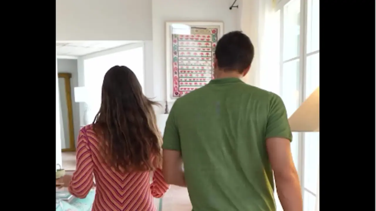 Mar&iacute;a Pombo y Pablo Castellano durante el 'house tour'. / Instagram