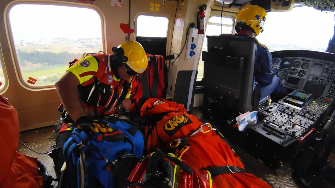 El Equipo de Intervenci&oacute;n de Protecci&oacute;n Civil y su helic&oacute;ptero medicalizado rescata a un senderista de 82 a&ntilde;os. / 112