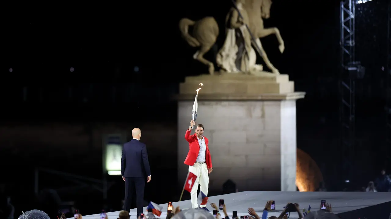 Zin&eacute;dine Zidane pasa la llama al tenista espa&ntilde;ol Rafael Nadal