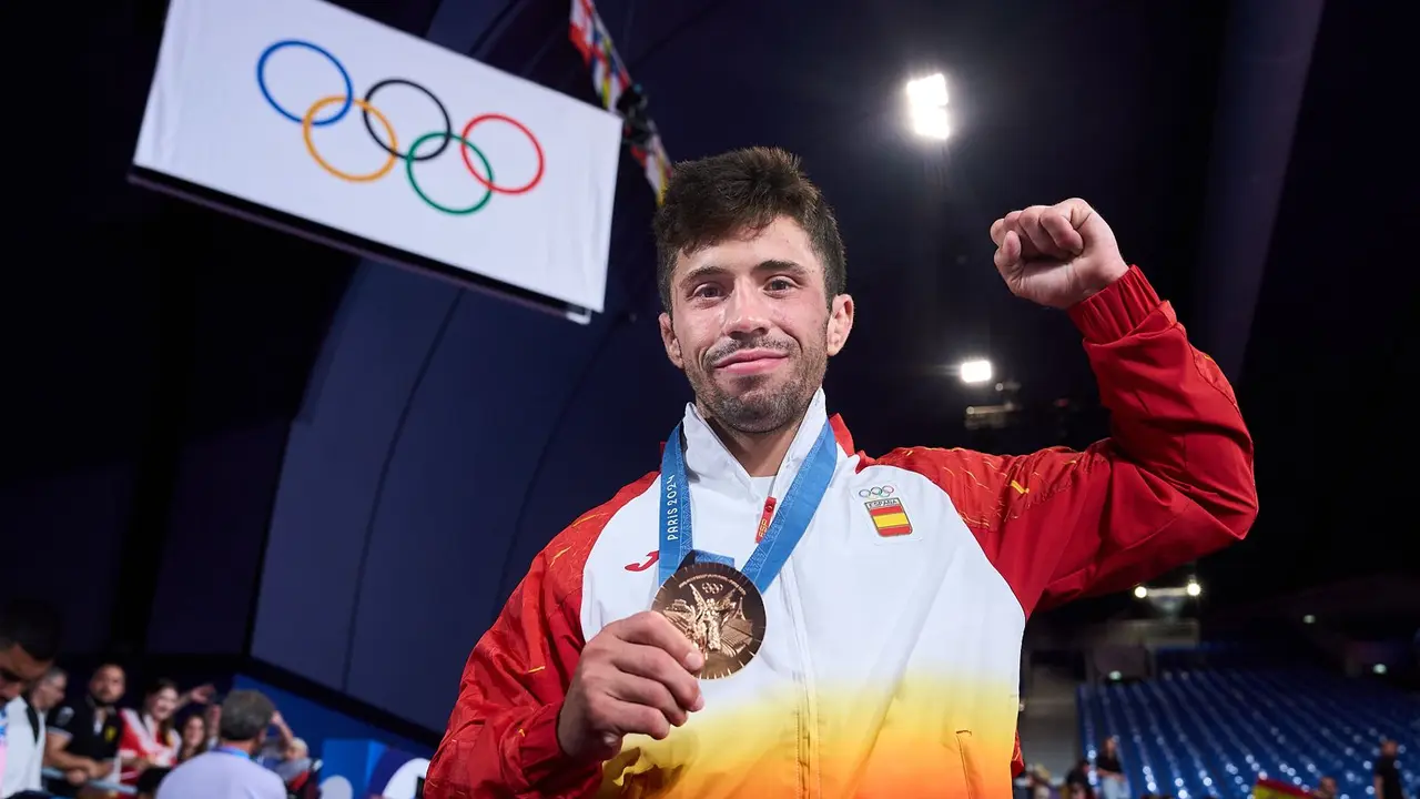 Fran Garrig&oacute;s con la medalla de bronce. / COE