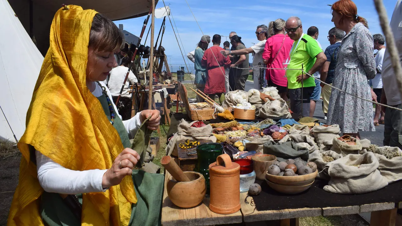 Recreaci&oacute;n hist&oacute;rica de un campamento visigodo en Liencres. / A.E.