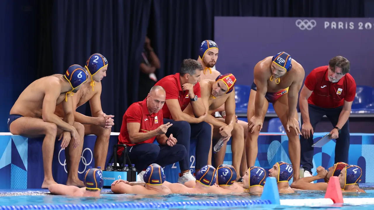 La selecci&oacute;n espa&ntilde;ola de waterpolo masculino en el partido contra Australia en los Juegos Ol&iacute;mpicos de Paris 2024. / COE