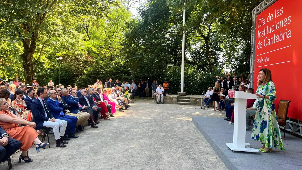Buruaga durante su discurso en Puente San Miguel por el D&iacute;a de las Instituciones. / A.E.