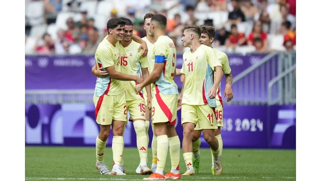 La selecci&oacute;n espa&ntilde;ola ol&iacute;mpica masculina celebrando un gol. / RFEF