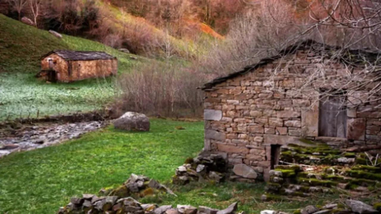 Una caba&ntilde;a en el entorno rural de Cantabria. / A.S.