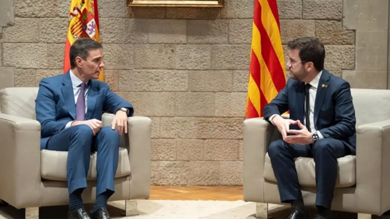El presidente del Gobierno, Pedro S&aacute;nchez, y el de la Generalitat en funciones, Pere Aragon&egrave;s. / - David Zorrakino - Europa Press - Archivo