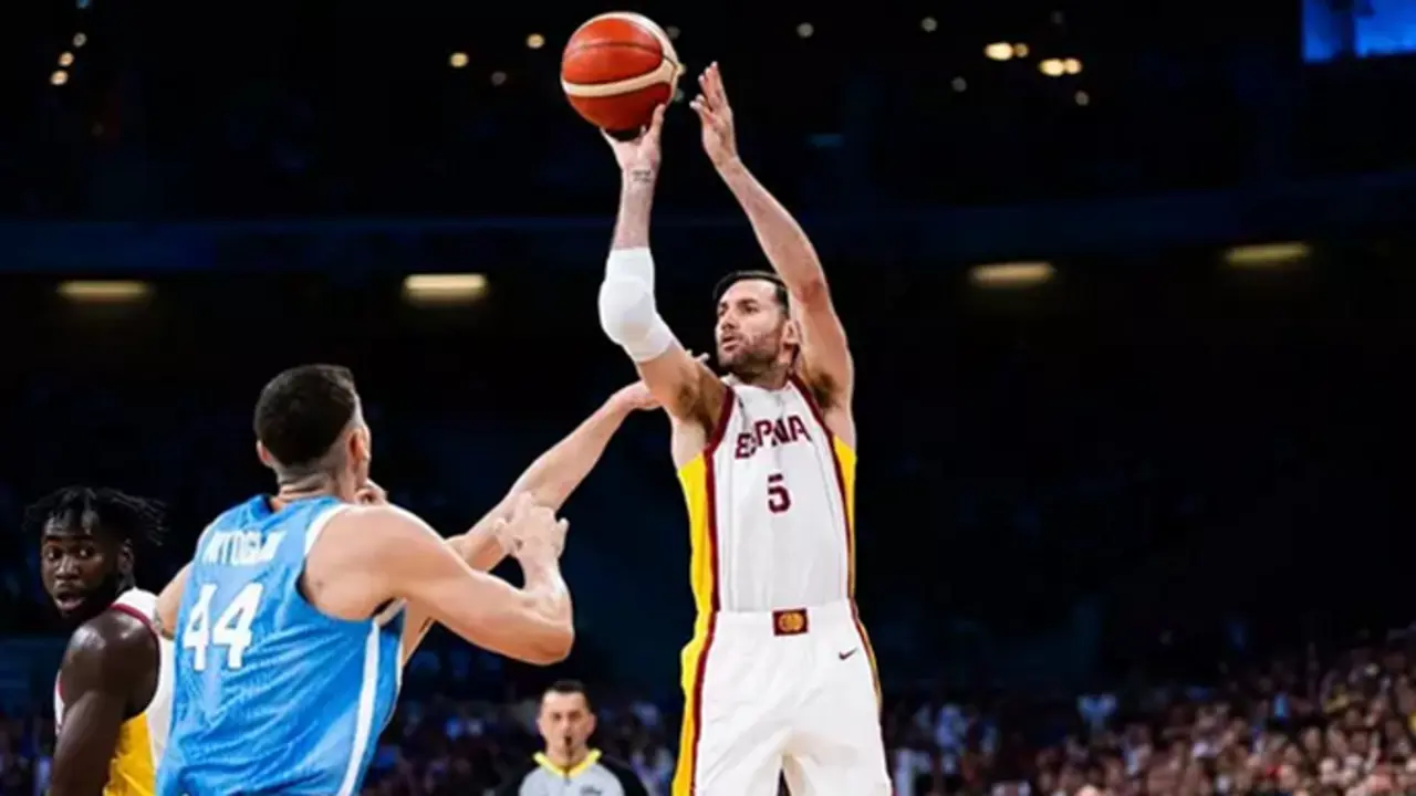 El jugdor de la selecci&oacute;n espa&ntilde;ola de baloncesto Rudy Fern&aacute;ndez, ante Grecia en Paris 2024. / COE