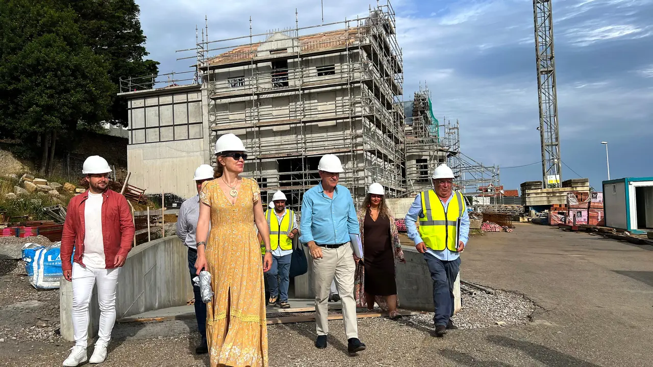 La consejera de Cultura, Turismo y Deporte, Eva Guillermina Fern&aacute;ndez, visita la rehabilitaci&oacute;n del palacio Jaime del Amo. / A.E