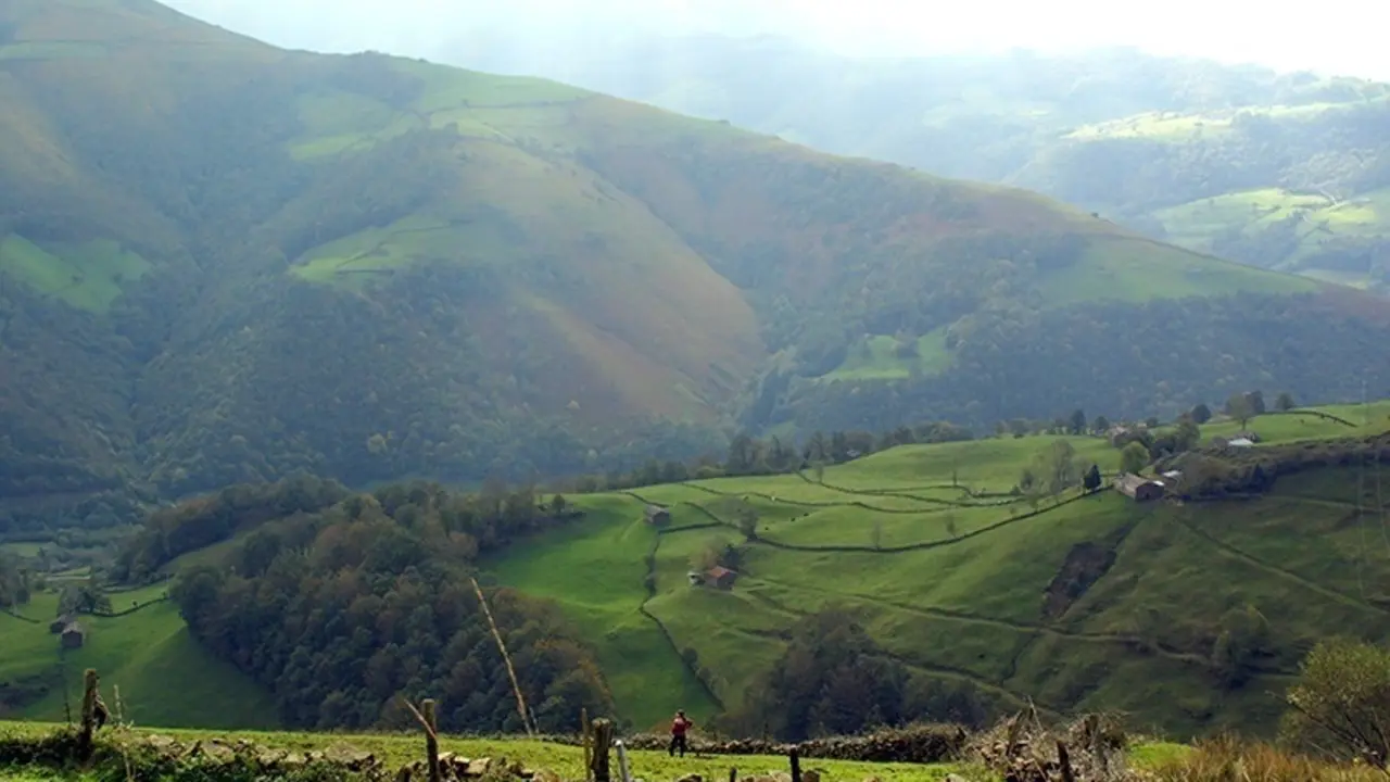 Paisaje desde un alto de una monta&ntilde;a de Cantabria. / A.E
