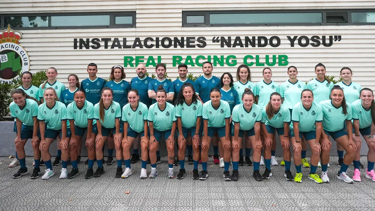Mario Ortiz arranca el curso con 17 profesionales y cinco futbolistas del filial. / Racing