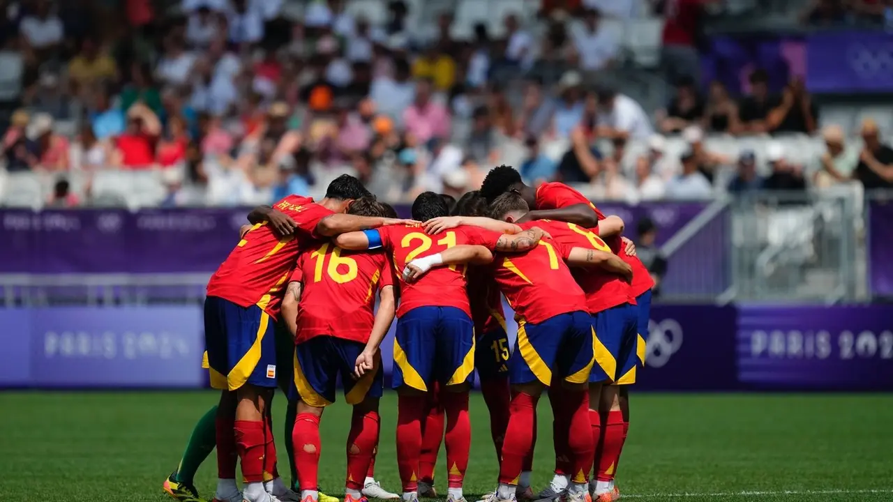 Los jugadores de la selecci&oacute;n espa&ntilde;ola ol&iacute;mpica durante el partido de los Juegos Ol&iacute;mpicos ante Egipto. / RFEF