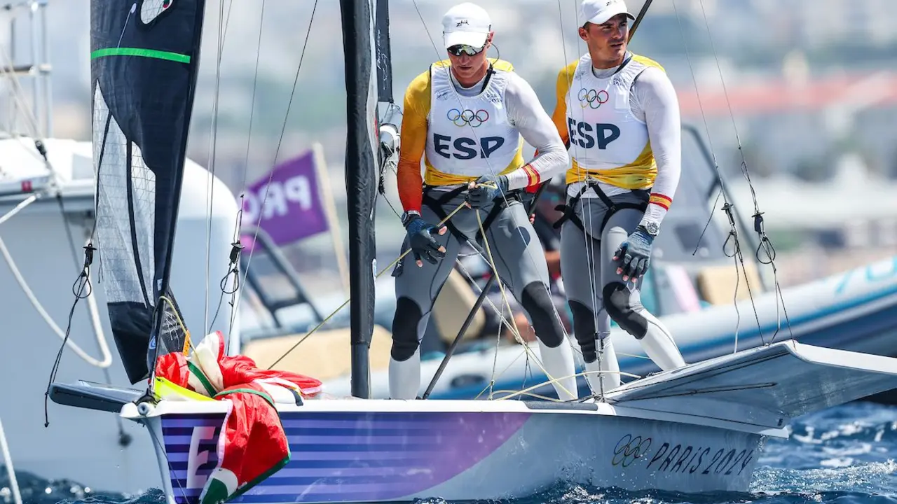 Bot&iacute;n y Trittle durante el segundo intento cancelado por falta de viento. / RFEV