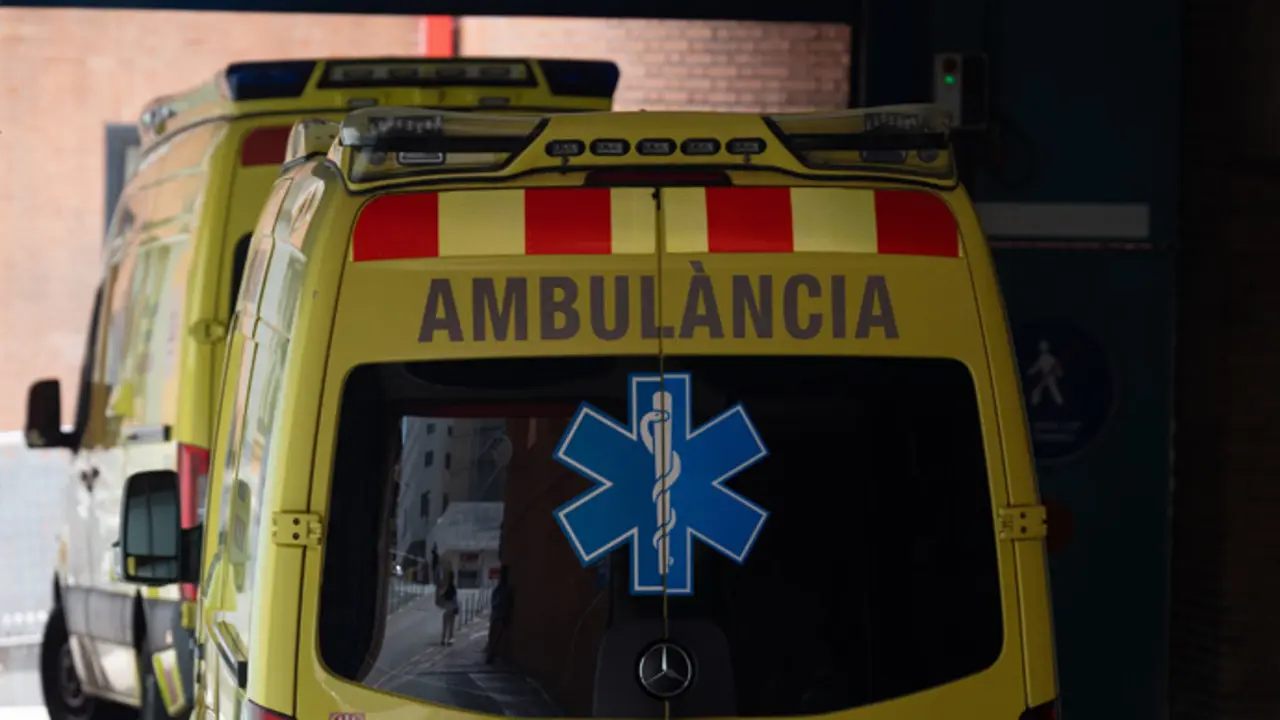 Un turismo colision&oacute; contra una motocicleta, dejando un fallecido y cuatro heridos. / EP
