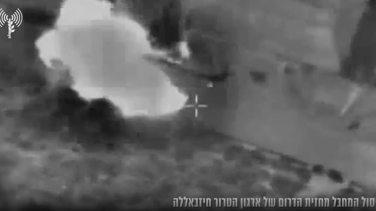 Bombardeo israel&iacute; sobre un veh&iacute;culo en el sur de L&iacute;bano en el que ha muerto un supuesto responsable de Hezbol&aacute;. Fuerzas Armadas de Israel