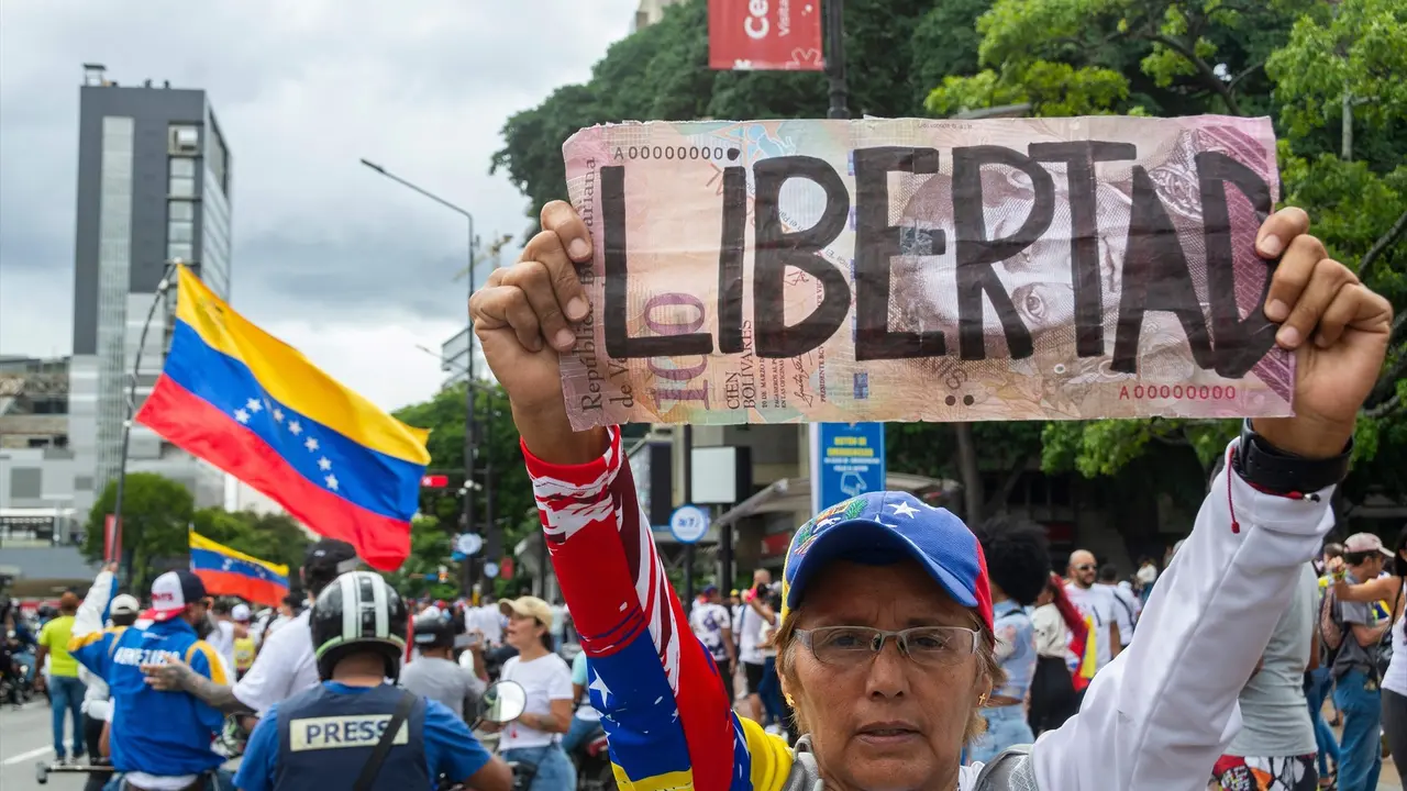 Una mujer pidieron libertad para el pa&iacute;s durante las protestas en Caracas. Jimmy Villalta