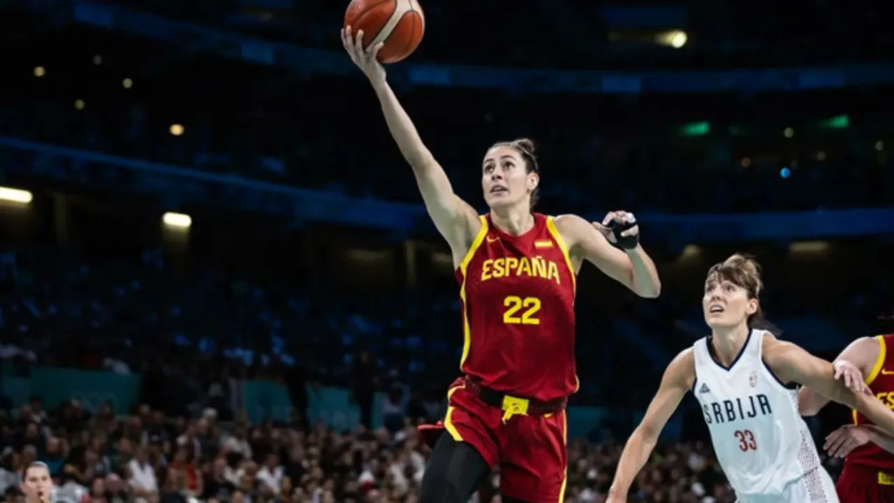 La jugadora Mar&iacute;a Conde en la victoria de Espa&ntilde;a sobre Serbia en los Juegos Ol&iacute;mpicos de Paris 2024./ FEB