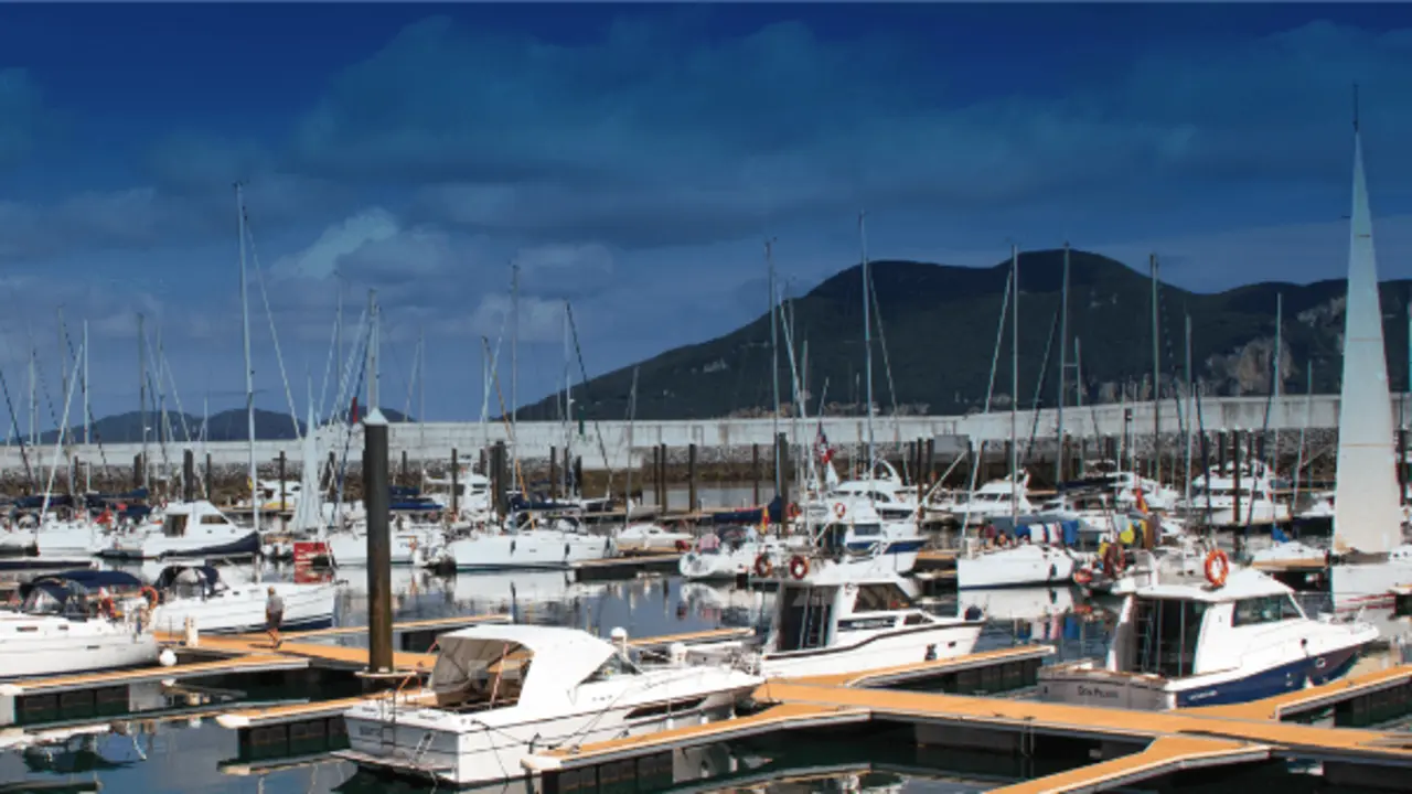 Vista del Puerto deportivo de Laredo.