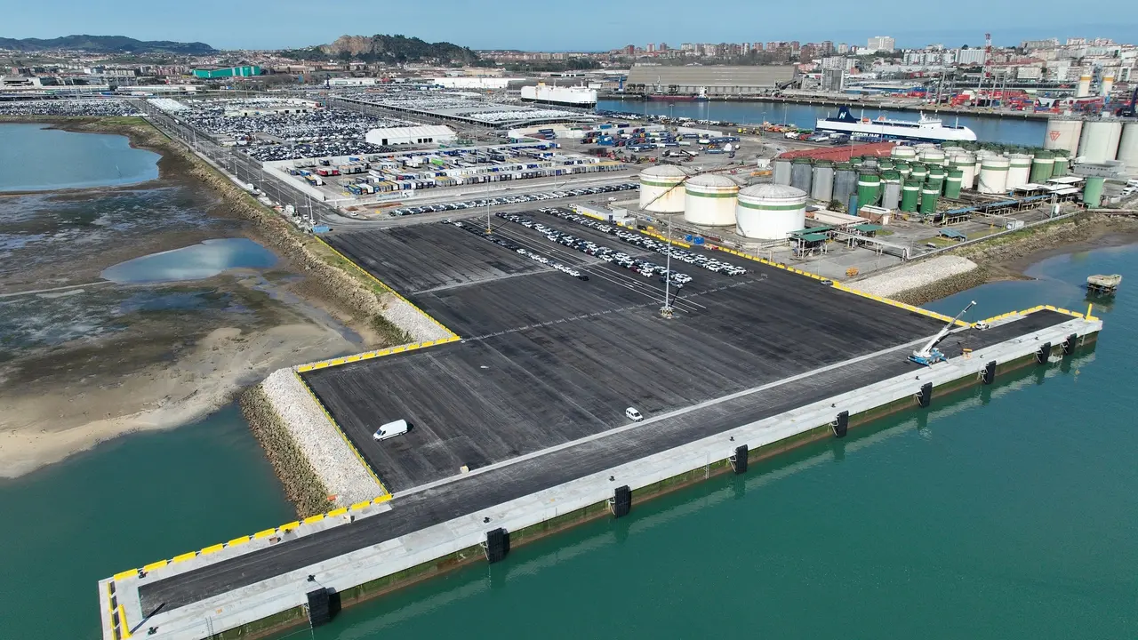 Vista a&eacute;rea del Puerto de Santander. / Alerta
