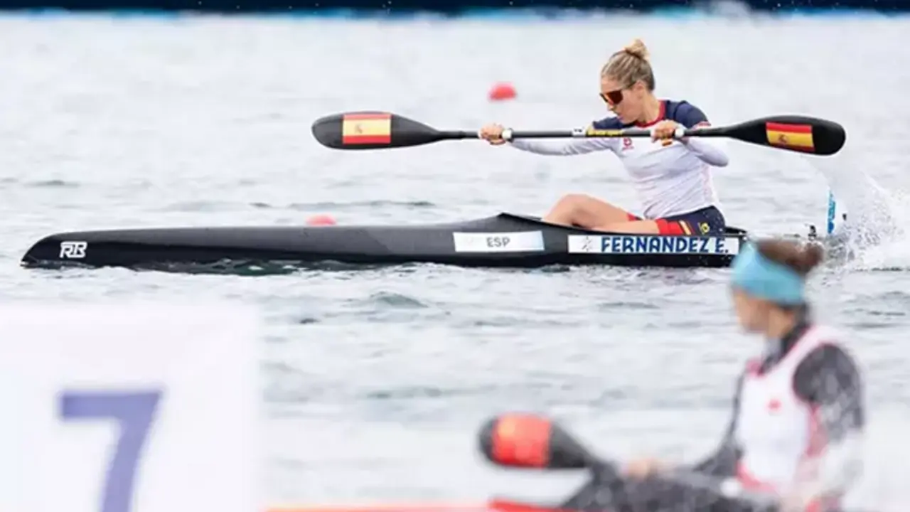 La pirag&uuml;ista espa&ntilde;ola Estefan&iacute;a Fern&aacute;ndez, en Paris 2024. / RFEN