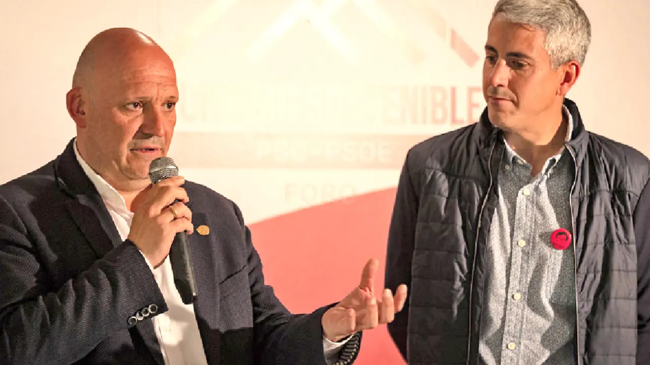El exalcalde del PSOE, &Aacute;ngel Rodr&iacute;guez y el secretario general del mismo partido, Pablo Zuloaga. / A.E.