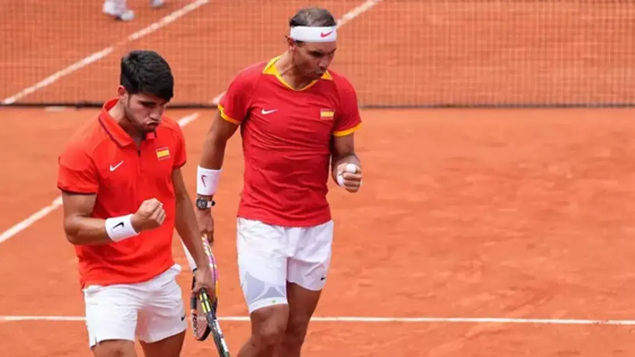 Carlos Alcaraz y Rafa Nadal durante los Juegos Ol&iacute;mpicos de Par&iacute;s. / J. Barroso / ep