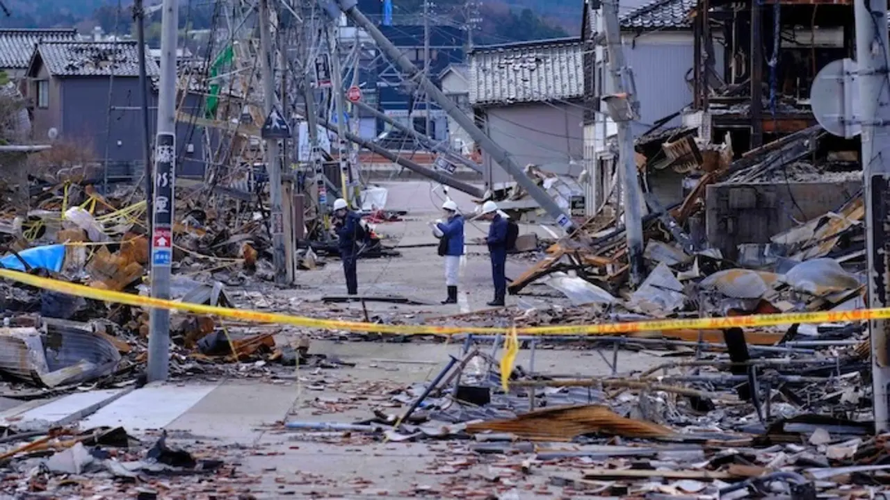 Un mes despu&eacute;s del terremoto de la pen&iacute;nsula de Noto, la calle Asaichi en la ciudad de Wajima, prefectura de Ishikawa, Jap&oacute;n. Un terremoto de magnitud 7,6 sacudi&oacute; el centro de Jap&oacute;n el d&iacute;a de A&ntilde;o Nuevo. Ha pasado un mes desde el terremoto de la pen&iacute;nsula de Noto, y la escena sigue siendo tan tr&aacute;gica como inmediatamente despu&eacute;s del desastre. El mercado de Wajima Asaichi, en el centro de la ciudad de Wajima, prefectura de Ishikawa, fue destruido por un incendio masivo que se extendi&oacute; a m&aacute;s de 200 edificios y arras&oacute; toda la zona.  Europa Press / Contacto / James Matsumoto