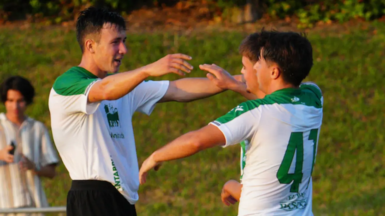 Dos jugadores del racing durante un partido. / Racing
