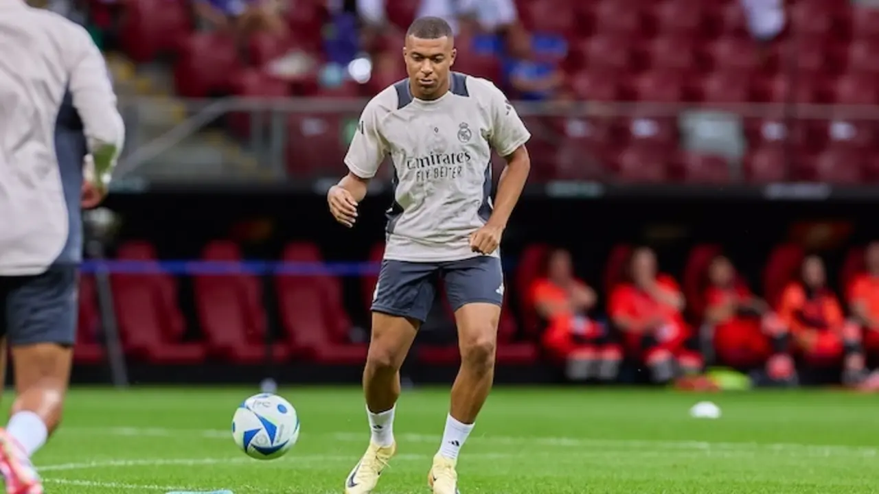 13 August 2024, Poland, Warsaw: Real Madrid's Kylian Mbappe seen in action during a training session on the eve of the UEFA Super Cup 2024 match between Real Madrid CF and Atalanta BC at National Stadium. Photo: Federico Titone/SOPA Images via ZUMA Press Wire/dpa
Federico Titone/SOPA Images via / DPA
13/8/2024 ONLY FOR USE IN SPAIN