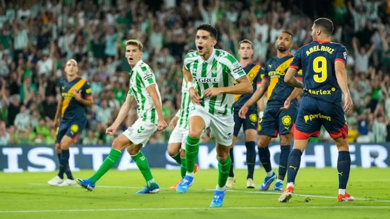 Marc Bartra del Real Betis celebra un gol durante el partido de f&uacute;tbol de la liga espa&ntilde;ola, La Liga EA Sports, jugado entre el Real Betis y el Girona FC en el estadio Benito Villamar&iacute;n el 15 de agosto de 2024, en Sevilla, Espa&ntilde;a.
Fecha: 15/08/2024.

Firma: AFP7 / Europa Press