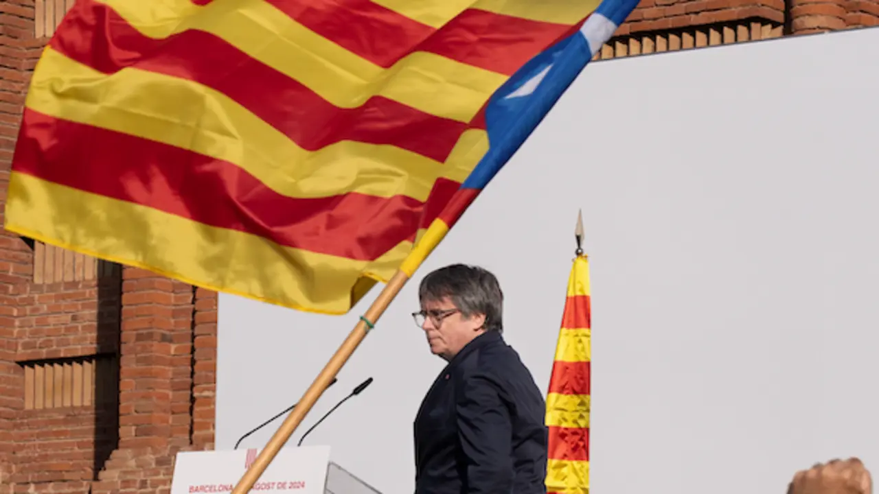 El expresidente de la Generalitat de Catalunya Carles Puigdemont interviene en un acto de bienvenida organizado por entidades independentistas en el paseo Llu&iacute;s Companys, a 8 de agosto de 2024, en Barcelona, Catalunya (Espa&ntilde;a). Dicha concentraci&oacute;n ha sido convocada por entidades independentistas, con la asistencia de Junts, ERC, CUP, ANC, &Ograve;mnium Cultural, CDR y Associaci&oacute; de Municipis per la Independ&egrave;ncia (AMI). Puigdemont tiene previsto asistir a este acto de bienvenida para despu&eacute;s participar en el pleno de investidura del l&iacute;der del PSC, casi 7 a&ntilde;os despu&eacute;s de instalarse en B&eacute;lgica por las consecuencias judiciales del 'proc&eacute;s', y con una orden de detenci&oacute;n.
Fecha: 08/08/2024. leer menos

Firma: David Zorrakino / Europa Press