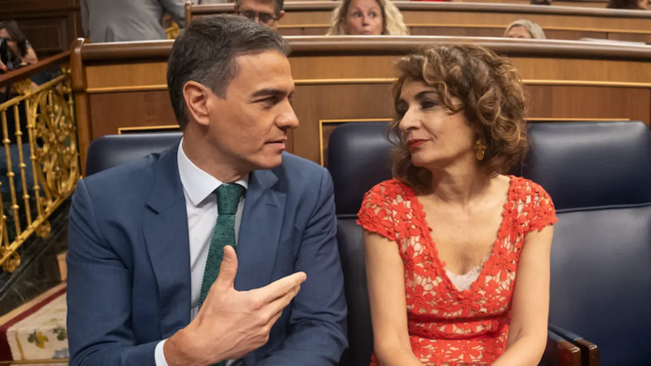 El presidente del Gobierno, Pedro S&aacute;nchez, y la vicepresidenta primera y ministra de Hacienda, Mar&iacute;a Jes&uacute;s Montero. Eduardo Parra / Europa Press