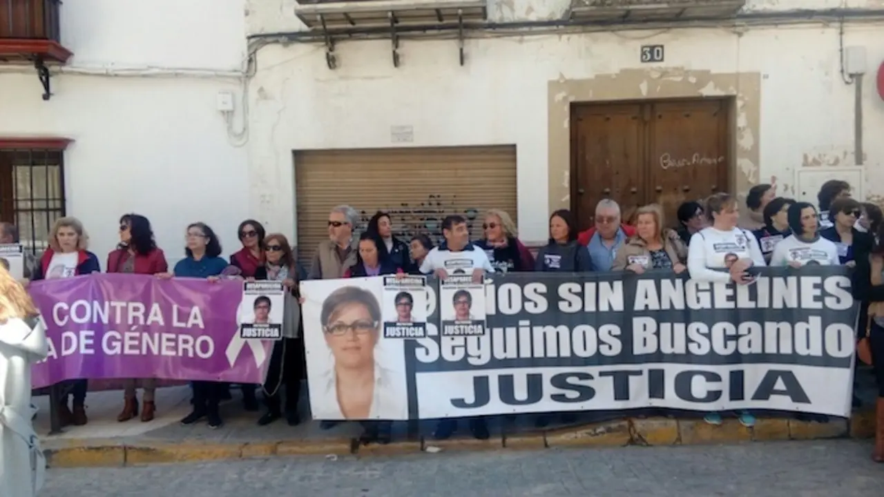 Concentraci&oacute;n por &Aacute;ngeles Zurera en Aguilar de la Frontera. /  EP