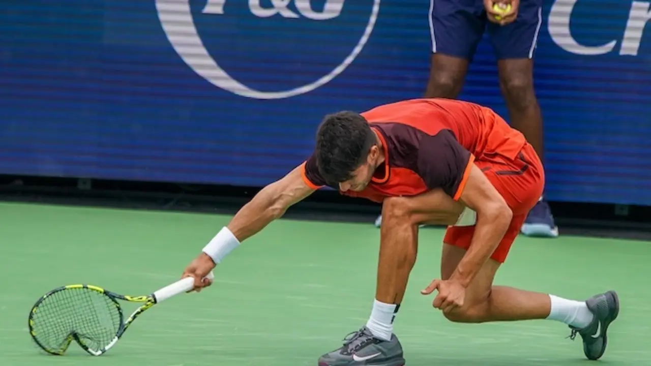 Carlos Alcaraz (ESP) reacciona despu&eacute;s de un tiro fallado contra Gael Monfils (FRA) (no en la foto) durante la ronda individual masculina del Abierto de Cincinnati 2024 en el Lindner Family Tennis Center.,Imagen: 899285103, Licencia: Derechos gestionados, Restricciones: Autorizaci&oacute;n de modelo: no, Cr&eacute;ditos: Debby Wong / Zuma Press / ContactoPhoto Licencia editorial v&aacute;lida s&oacute;lo para Espa&ntilde;a y 3 MESES a partir de la fecha de la imagen, despu&eacute;s elim&iacute;nela de su archivo. Para uso no editorial y sin licencia, p&oacute;ngase en contacto con EUROPA PRESS. leer menos

Firma: Debby Wong / Zuma Press