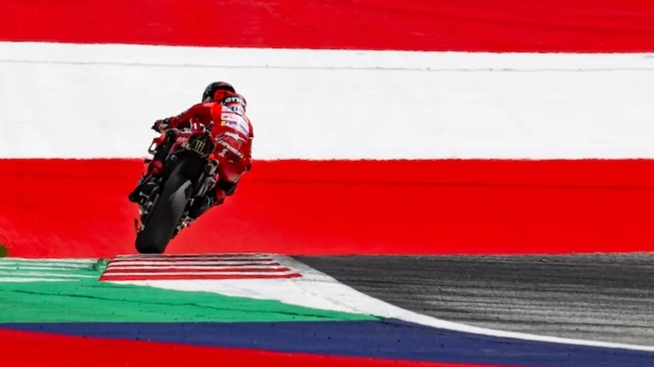 BAGNAIA Francesco (ita), Ducati Lenovo Team, Ducati Desmosedici GP24, acci&oacute;n durante el 2024 MotoGP Motorrad Grand Prix von Osterreich, 2024 MotoGP Austrian Grand Prix, en el Red Bull Ring, del 16 al 18 de agosto de 2024 en Austria, Spielberg - Photo Studio Milagro / DPPI