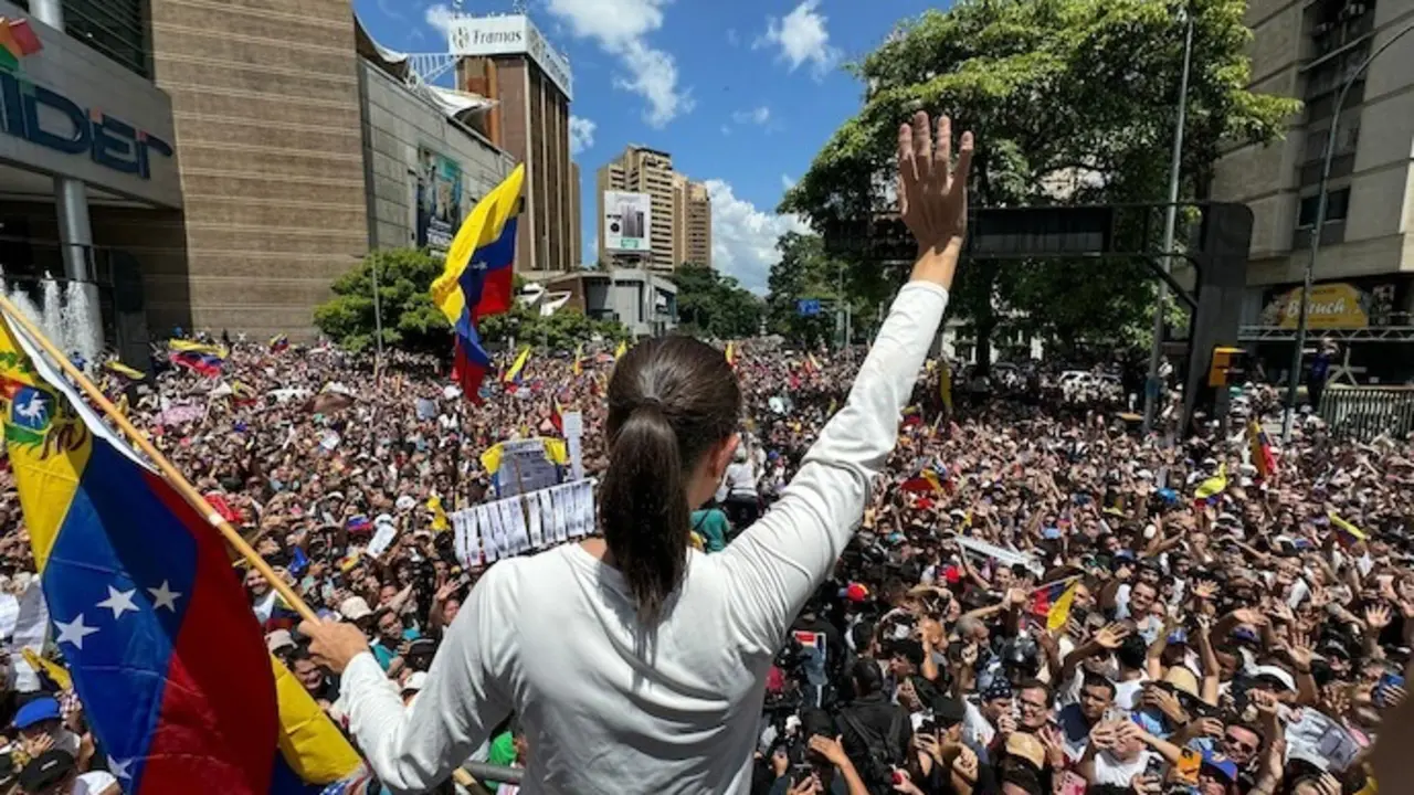 El liderazgo de Mar&iacute;a Corina Machado. Mar&iacute;a Corina Machado, quien ha emergido como la principal l&iacute;der de la oposici&oacute;n, ha estado al frente de estas movilizaciones.