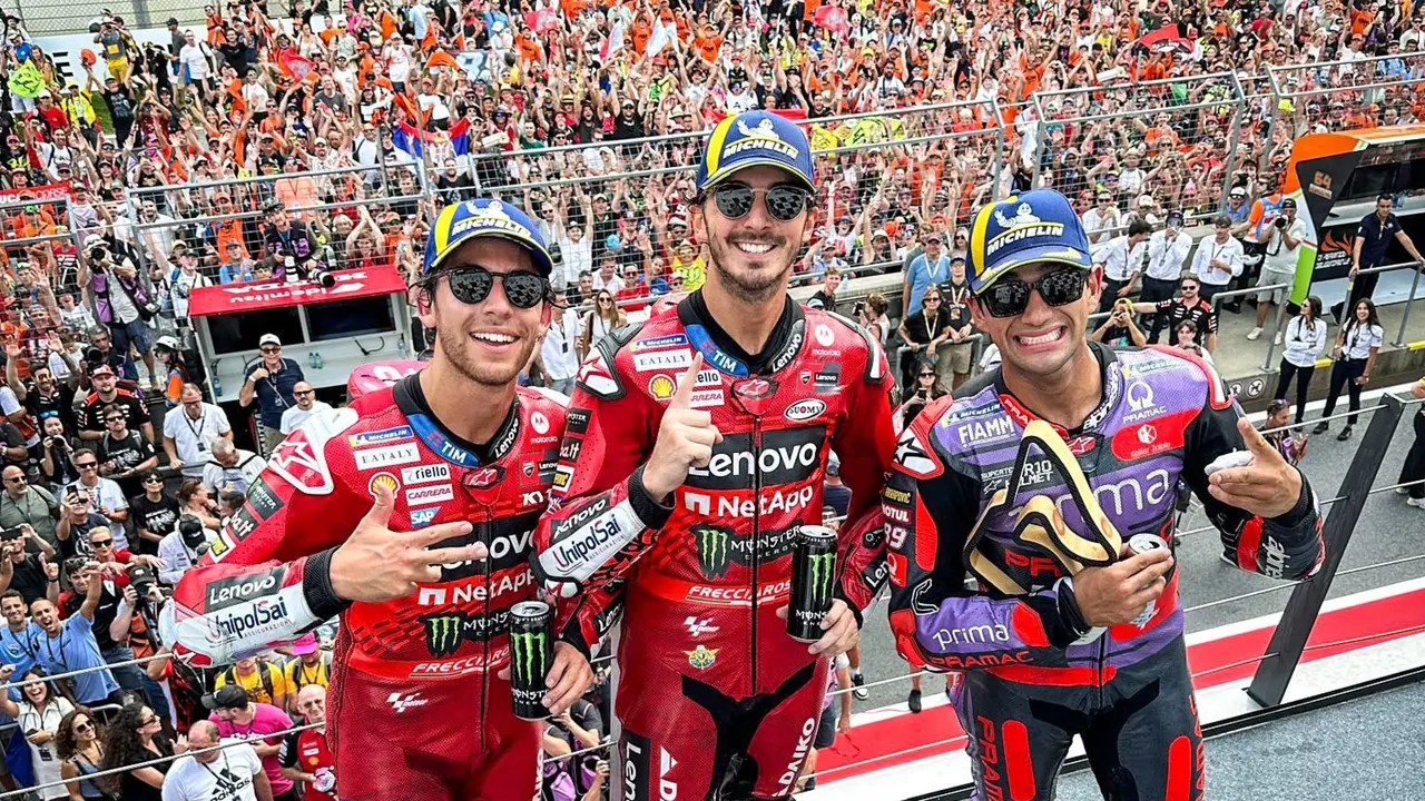 Podio del GP de Austria, liderado por Bagnaia. / MotoGP