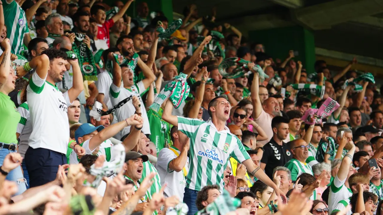 La afici&oacute;n del Racing durante el partido. / RRC