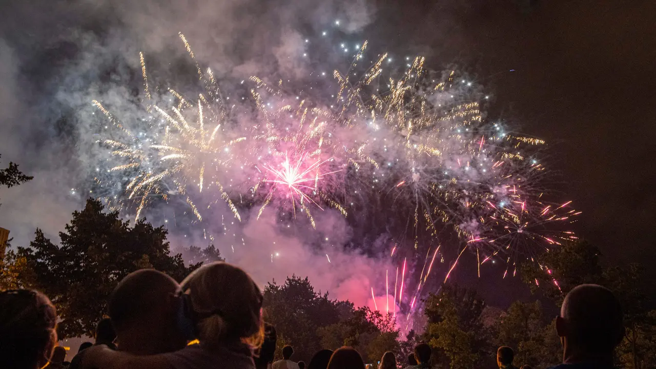 Fuegos artificiales en las Fiestas de la Virgen Grande de Torrelavega, en una foto de archivo. / ALERTA