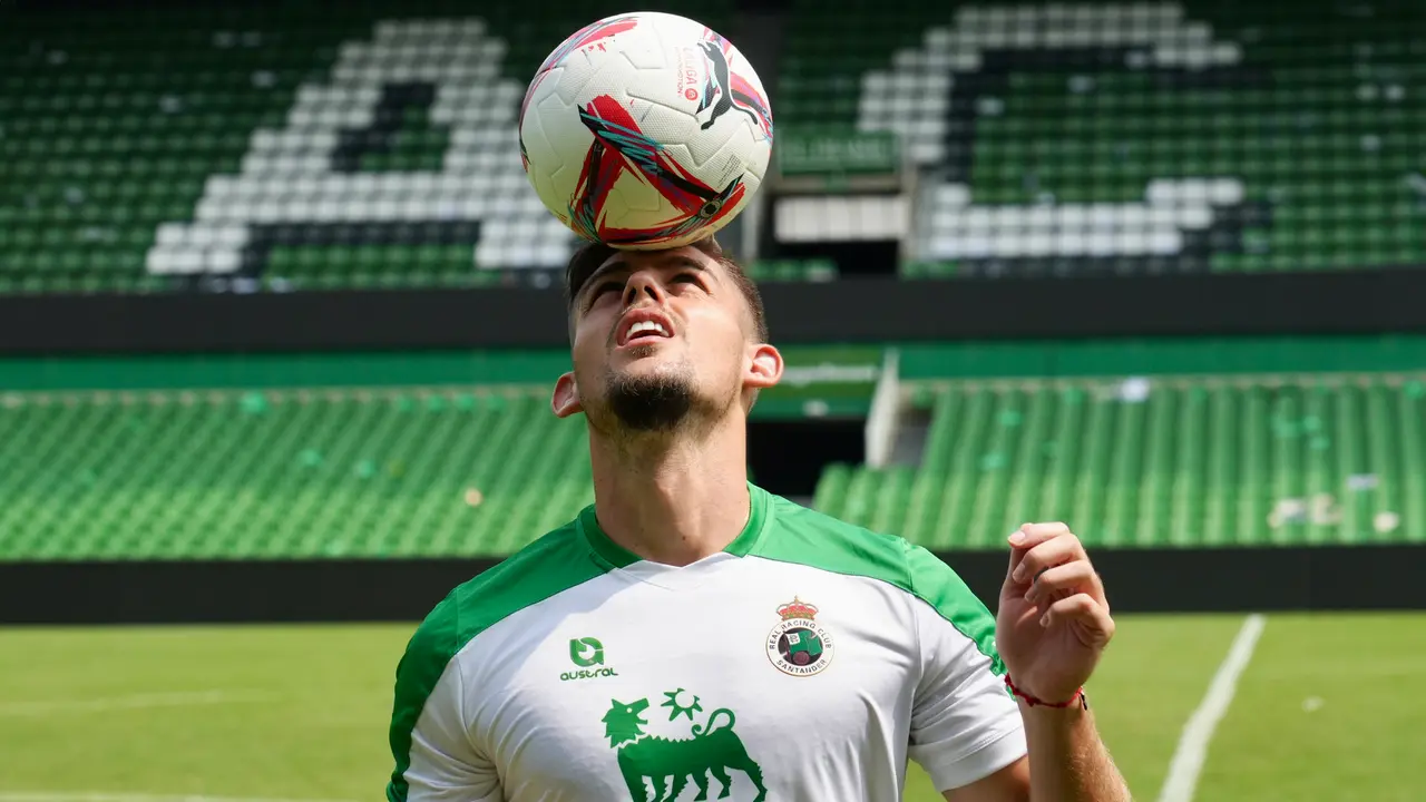 Javi Montero durante su presentaci&oacute;n en El Sardinero. / RRC