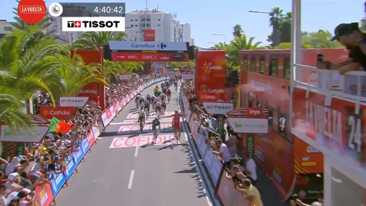 El ciclista belga Wout van Aert ha ganado este lunes al esprint la tercera etapa. / LaVuelta