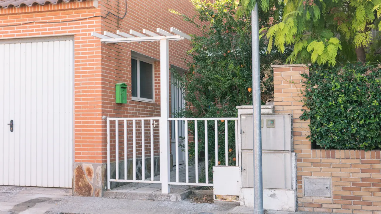 Fachada de la vivienda d&oacute;nde han detenido al asesino. / Juan Moreno