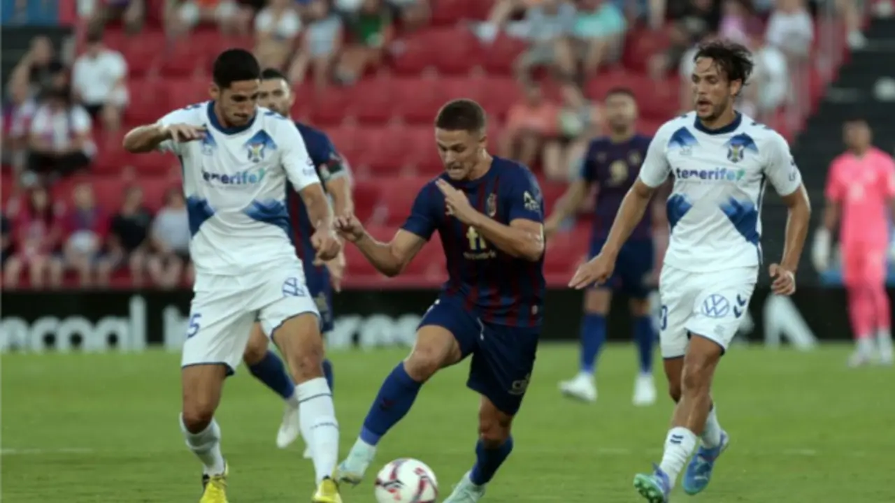 El Eldense derrota al Tenerife a bal&oacute;n parado