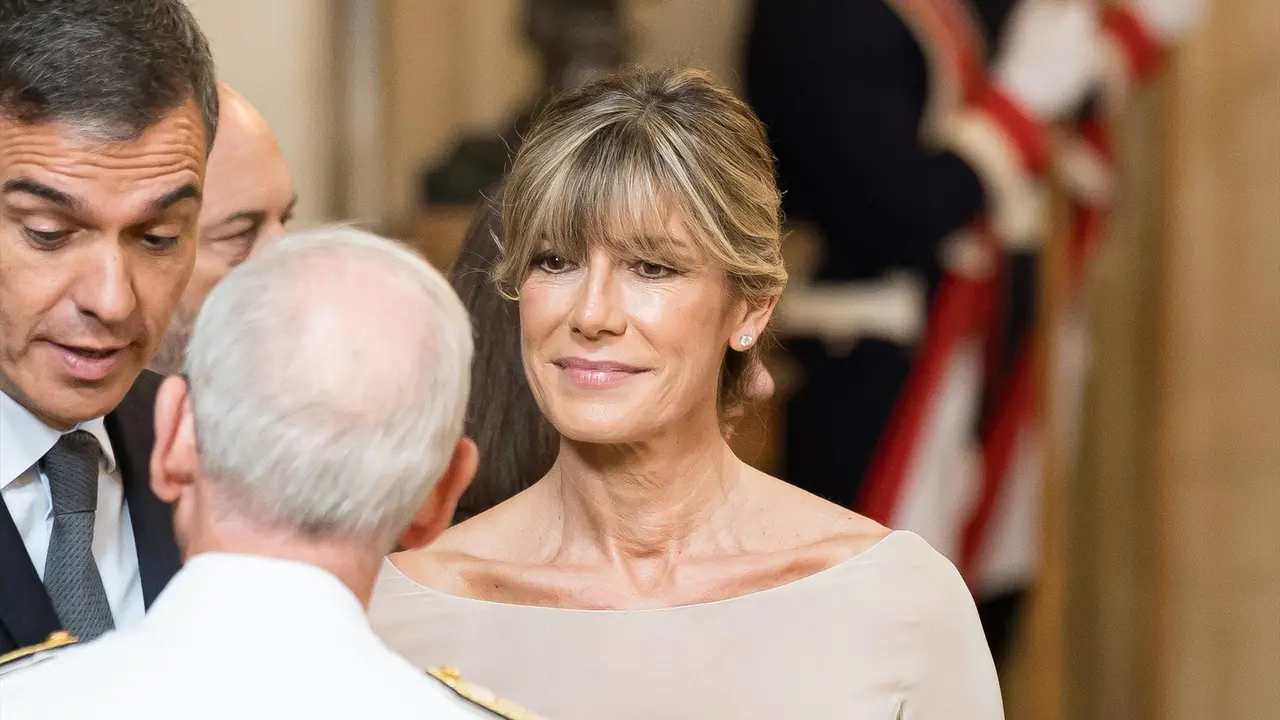 (I-D) El presidente del Gobierno, Pedro S&aacute;nchez y su esposa, Bego&ntilde;a G&oacute;mez. EP / Archivo
