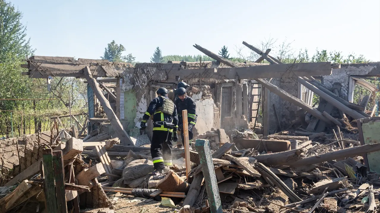 Una estructura destruida tras un ataque en la guerra. EP