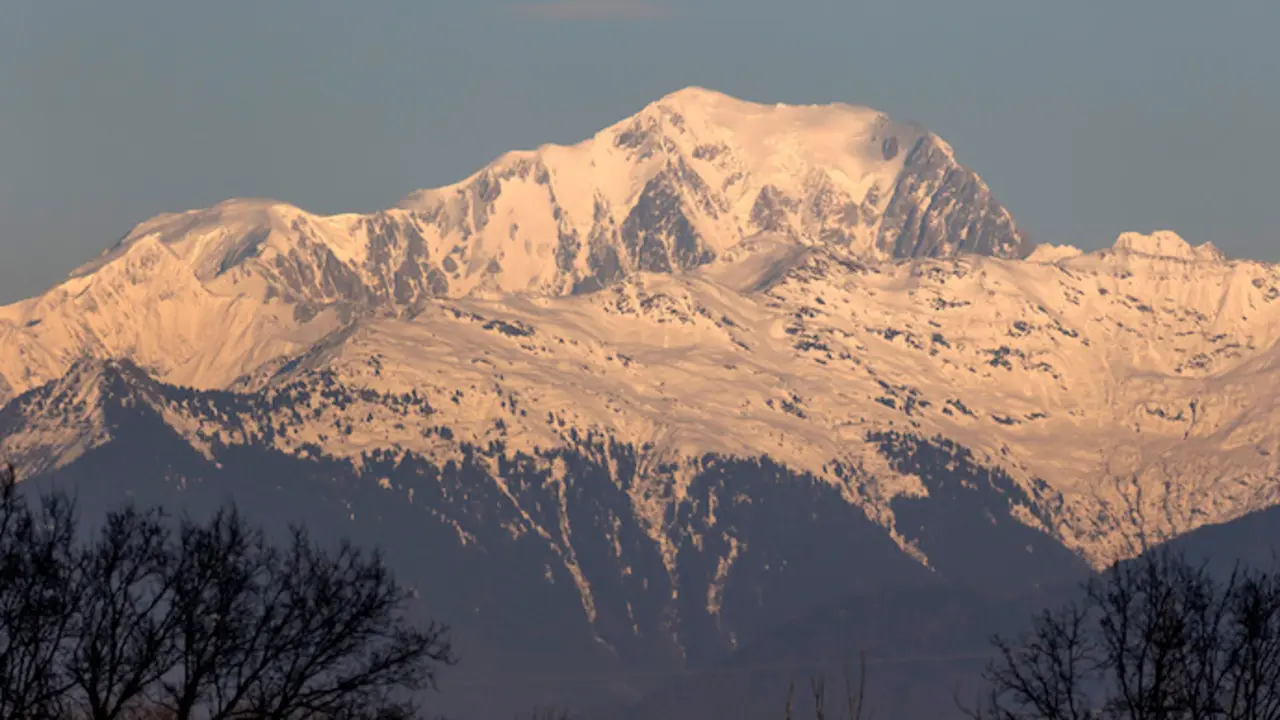 El Mont Blanc, la cumbre m&aacute;s alta de Europa Occidental./ EP